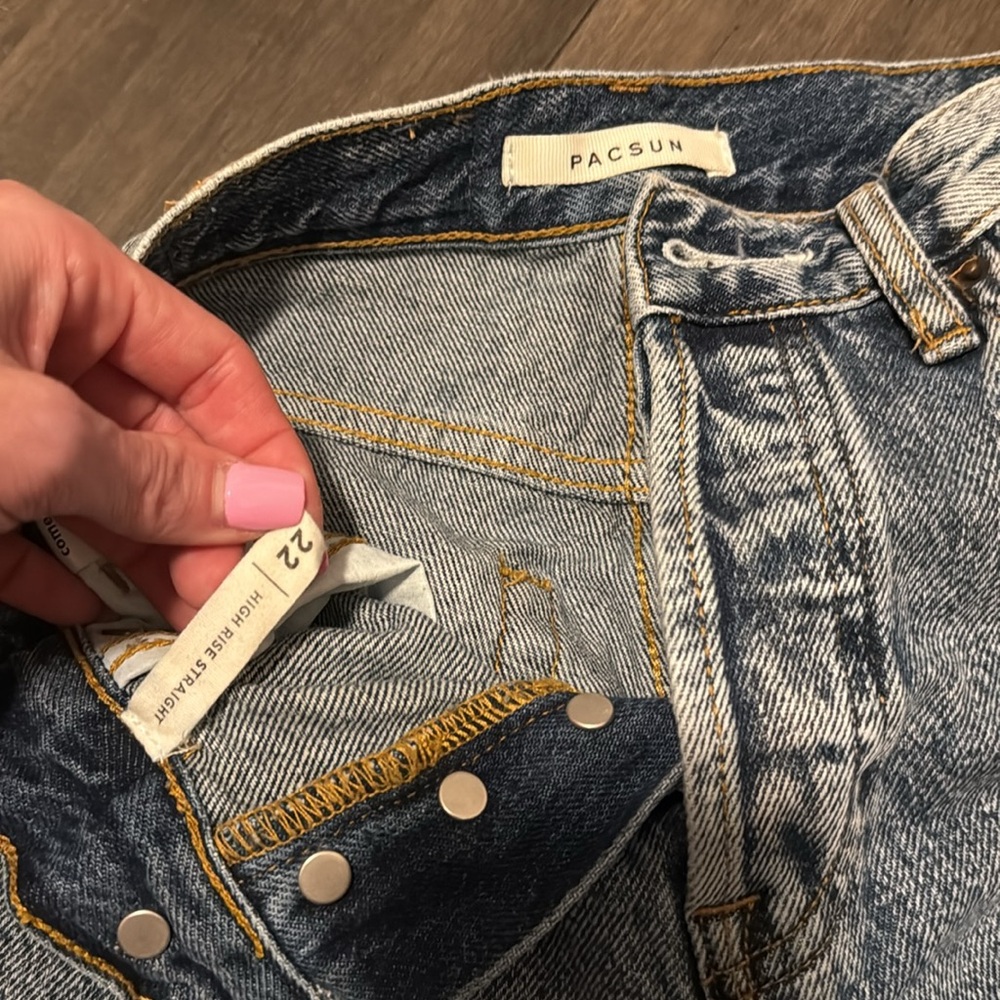 High rise straight jean. These are a size 22! But fit more like a 23 - Picture 4 of 6